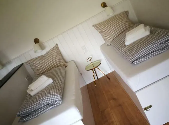 Falkenegg لينهشتات