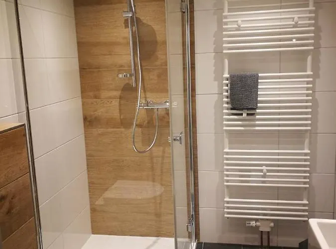 Falkenegg لينهشتات